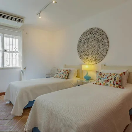 Villa Jacaranda-pool, Sea View&mature Garden Tavira