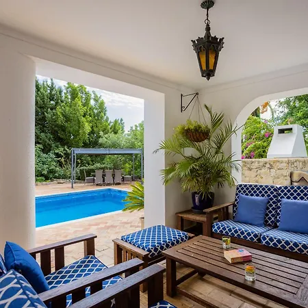 Villa Jacaranda-pool, Sea View & Mature Garden