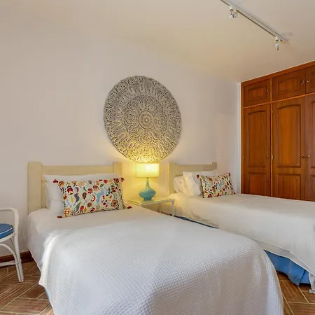 Villa Jacaranda-pool, Sea View&mature Garden *