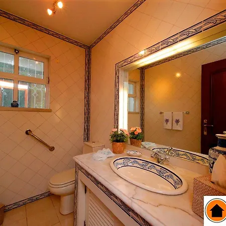 Villa Jacaranda-pool, Sea View & Mature Garden