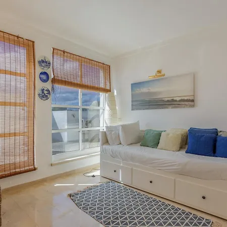 Villa Jacaranda-pool, Sea View & Mature Garden