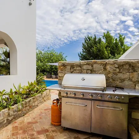 Villa Jacaranda-pool, Sea View & Mature Garden