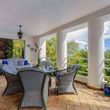 Jacaranda-pool, Sea View & Mature Garden Tavira