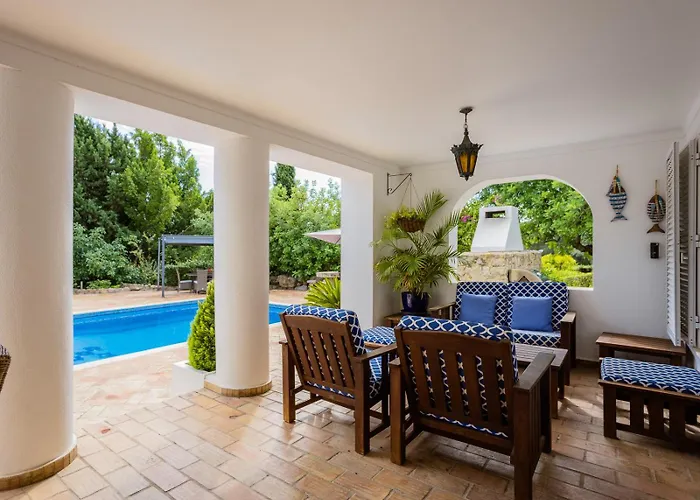 Jacaranda-pool, Sea View & Mature Garden 别墅